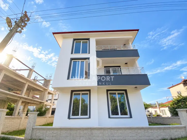 Ortaca ,Cumhuriyet Mahallesi'nde ,3+1 Satılık Daireler